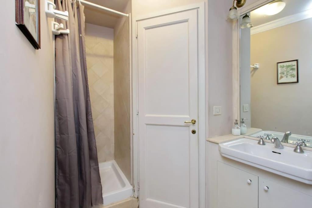 Navona Elegant Two Bedroom Apartment Rome Bagian luar foto