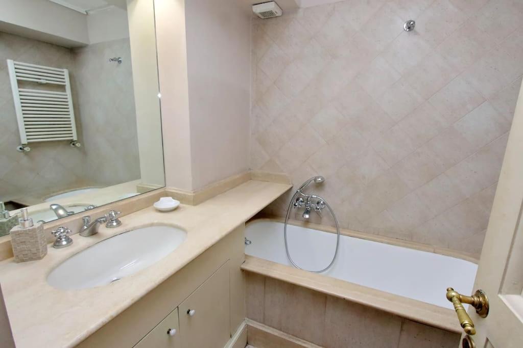 Navona Elegant Two Bedroom Apartment Rome Bagian luar foto