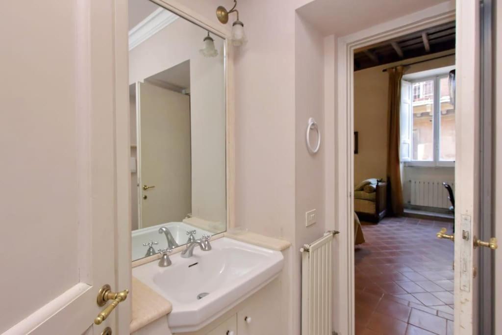 Navona Elegant Two Bedroom Apartment Rome Bagian luar foto
